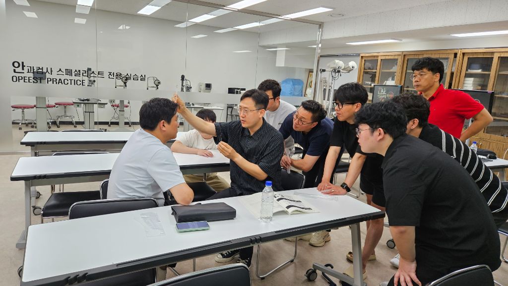 브리핑 검안 프로세스 현장 - 안경사 실습 교육