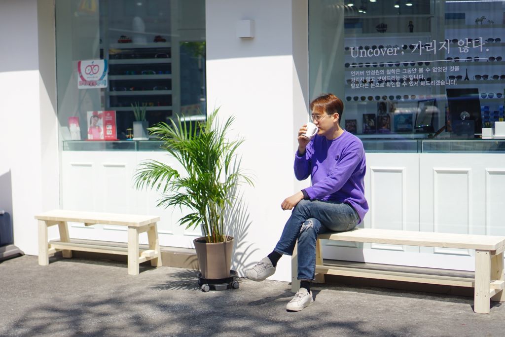언커버 안경원 매장 외관